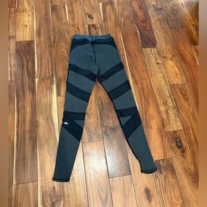 ALO Yoga Charcoal & Black Paneled Performance Leggings